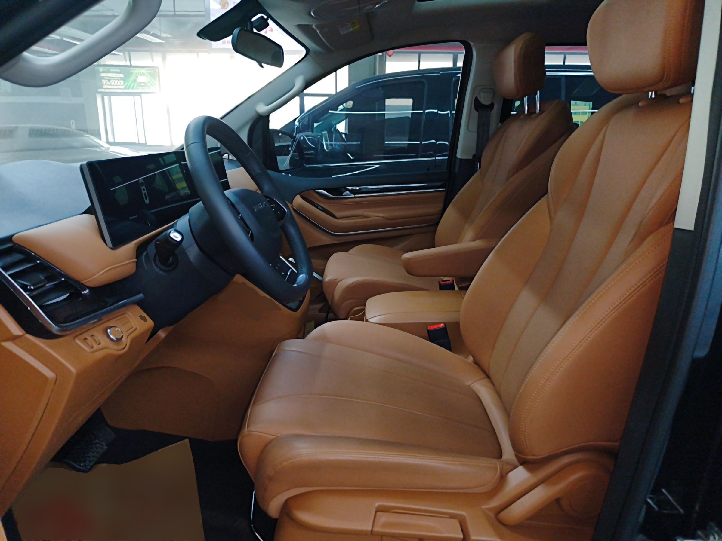 المقاعد الأمامية داخل السيارة