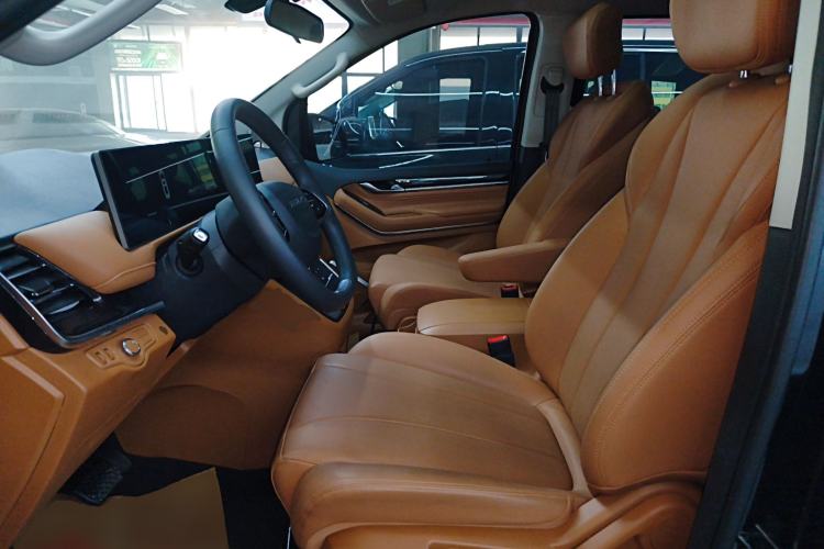 Used SAIC MAXUS G10 2025 MAX 2.0T Automatic Luxury Edition Gasoline 7-Seater
