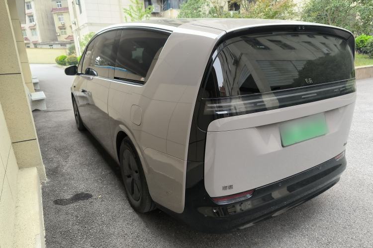 Used Li Auto MEGA 2024 Ultra Model Exterior 5