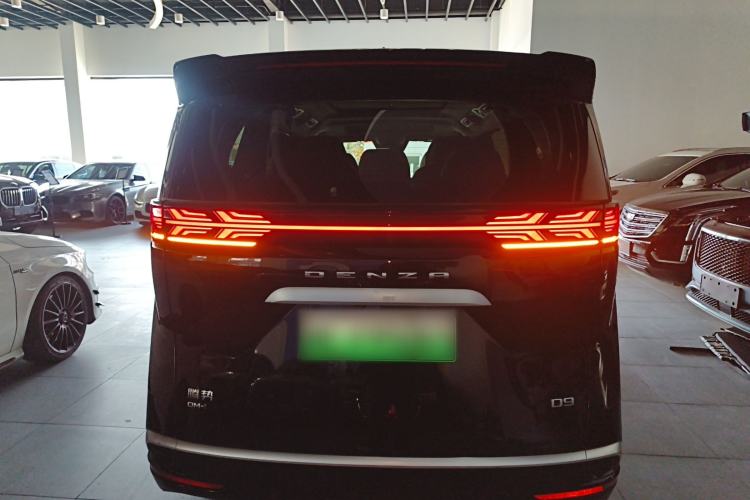 Used Denza D9 2022 DM-i 1040 Prestige Model
