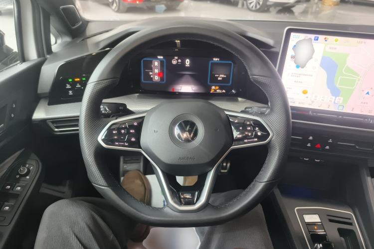 Used Volkswagen Golf 2025 300TSI R-Line
