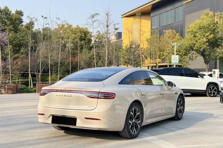 Used Hima Luxeed S7 2025 855 km Max