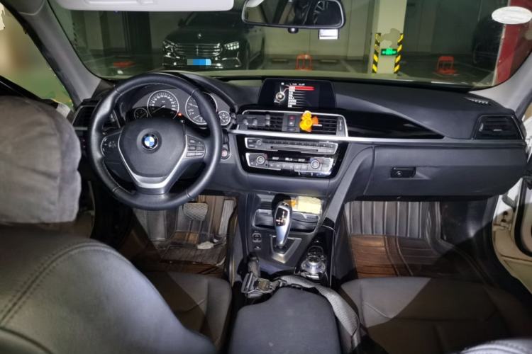 Used BMW 3 Series 2016 320Li Fashion Model Center Console