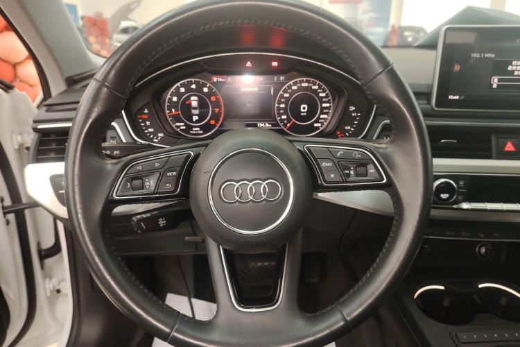 Used Audi A4L 2019 40 TFSI Fashion Edition China VI Emission Standard Steering Wheel