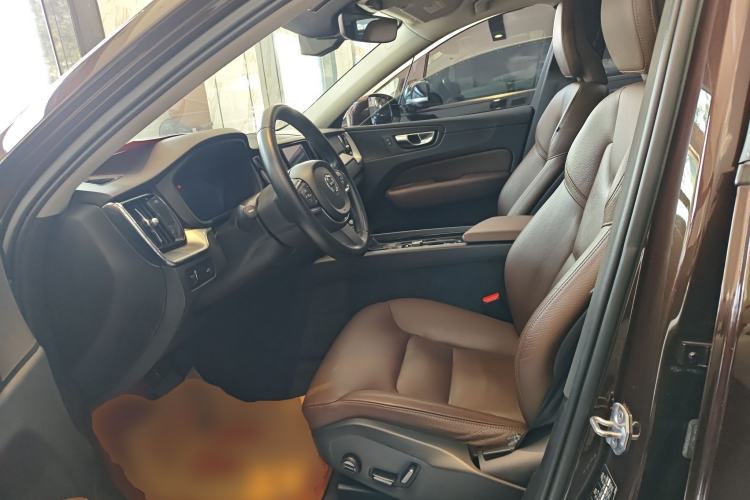 Used Volvo XC60 2019 T5 4x4 Zhiyuan Edition China VI Standard
