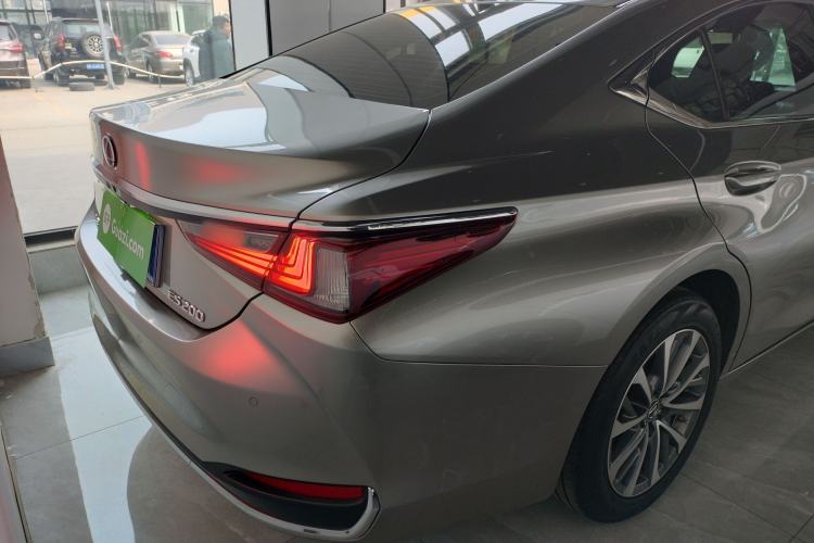 Used Lexus ES 2021 200 Excellence Edition
