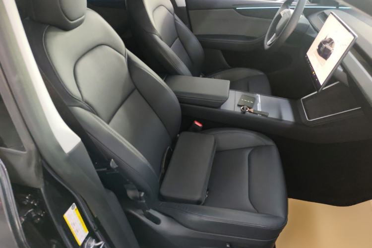 Used Tesla Model Y 2025 Rear-Wheel-Drive Version
