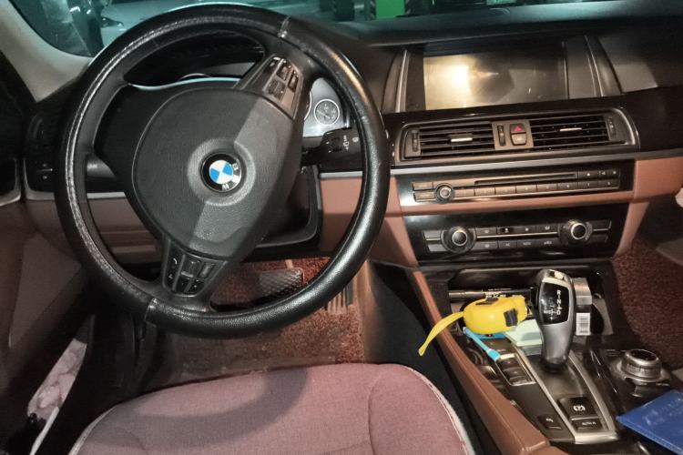 Used BMW 5 Series 2014 520Li Elegant Model
