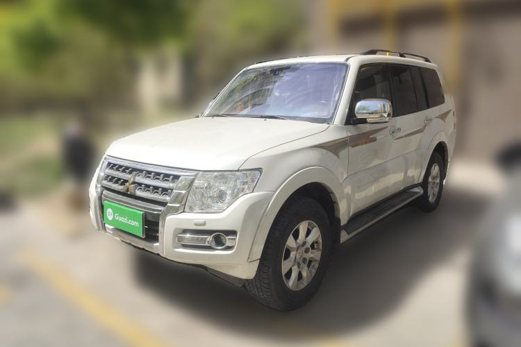 Used Mitsubishi Pajero 2015 3.0L Automatic Elite Edition China IV Standard