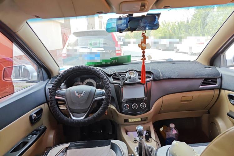 Used Wuling Hongguang 2014 1.5L Base Version Center Console