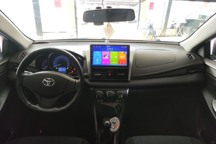 Used Toyota YARiS L Zhi Xuan 2014 1.3E Manual Charm Edition Center Console