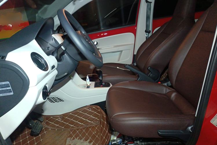 Used Volkswagen up! 2015 1.0L move up! Left Front Seat