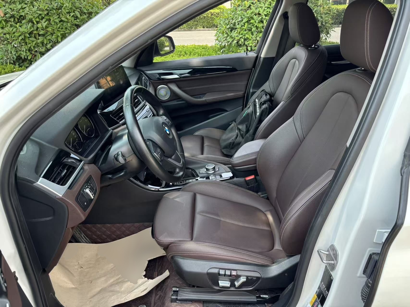 Vordere Reihe im Auto