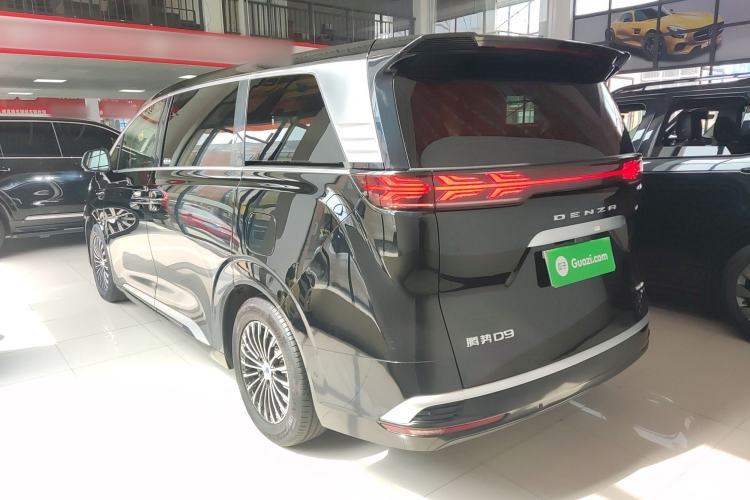 Used Denza D9 2025 DM-i Intelligent Drive 1020 Four-Wheel Drive Flagship Model
