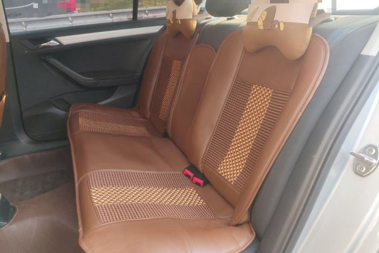 Used Volkswagen Jetta 2015 1.6L Manual Comfort Model
