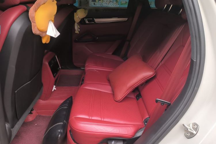 Used Porsche Cayenne E-Hybrid 2023 Cayenne E-Hybrid 2.0T Platinum Edition Left Rear Seat