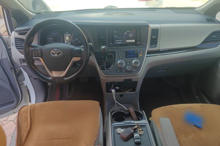 Used Toyota SIENNA 
