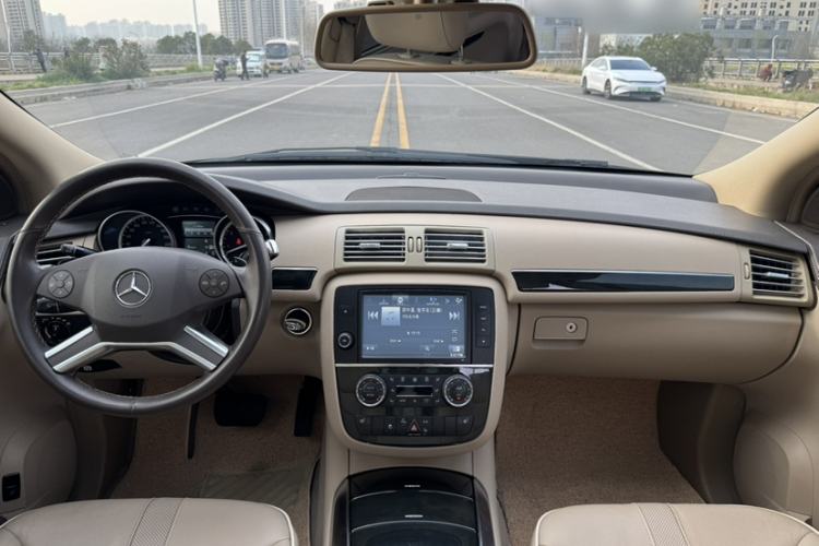 Used Mercedes-Benz R-Class 2017 R 320 4MATIC Business Edition Prestige Model Interior 11