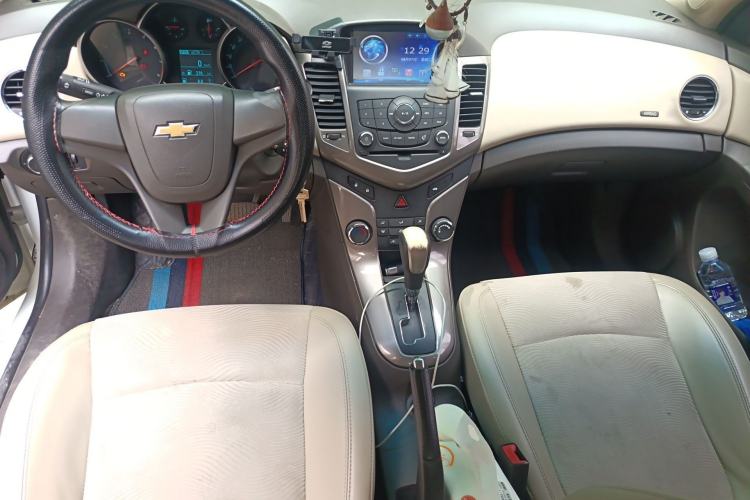 Used Chevrolet Cruze 2015 1.5L Classic SE AT Center Console