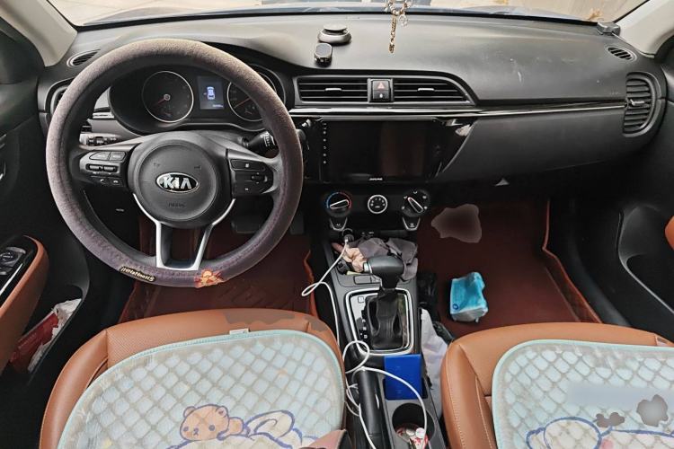 Used Kia KX Cross 2017 1.4L AT GLS Center Console