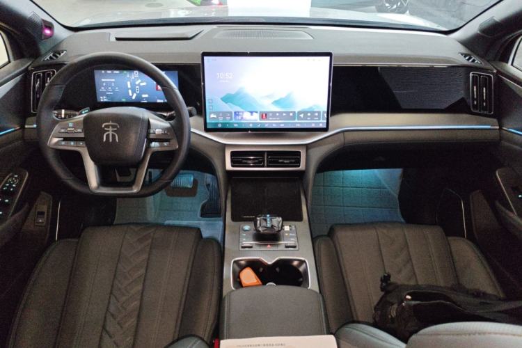 Used BYD Song L DM-i 2025 Intelligent Driving Version 160 km Beyond-Range Type Center Console