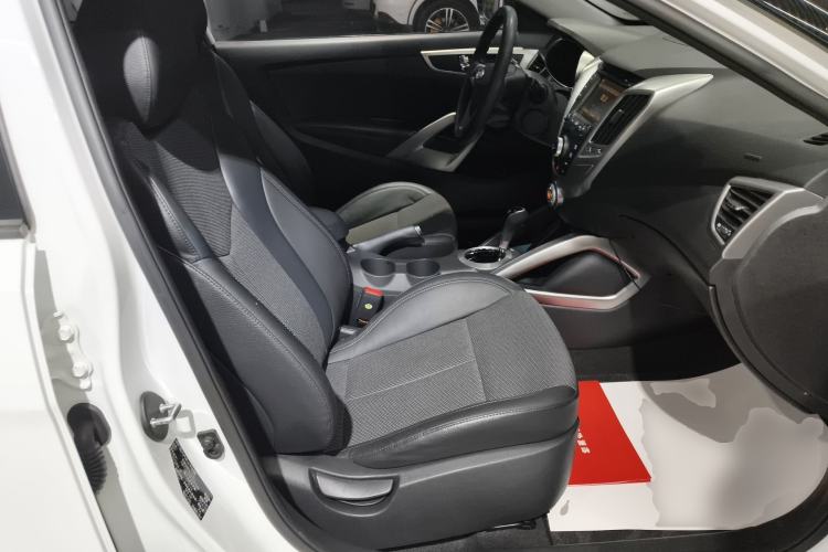 Used Hyundai Veloster 2011 1.6L Automatic Luxury Edition Right Front Seat