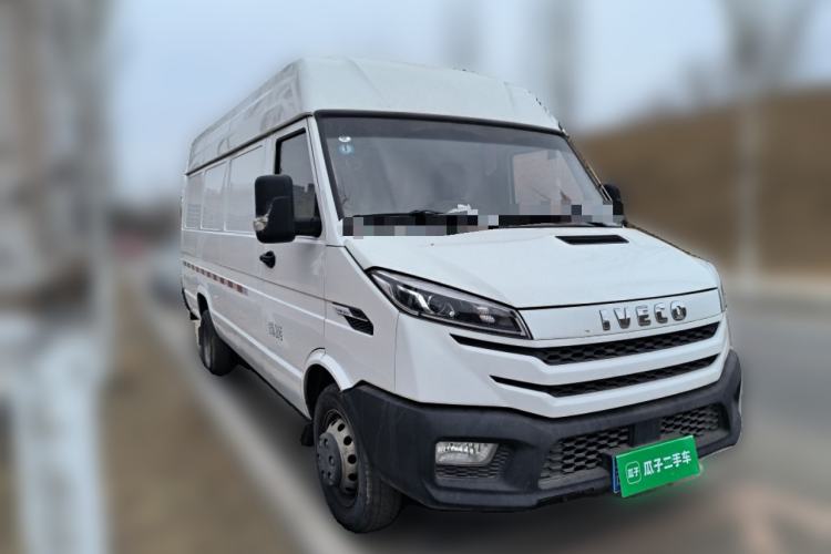 Used Iveco Daily 2023 2.5T V40 Van Long Wheelbase Mid-Roof Dual Tires Manual Doors 2-3 Seater
