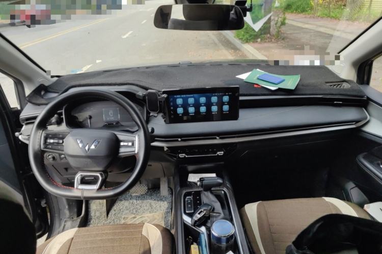 Used Wuling Jiachen 2022 1.5T CVT Smart Luxury Version Center Console