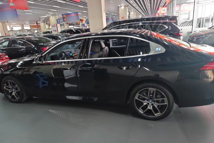 Used BMW i5 2024 eDrive 35L Luxury Package
