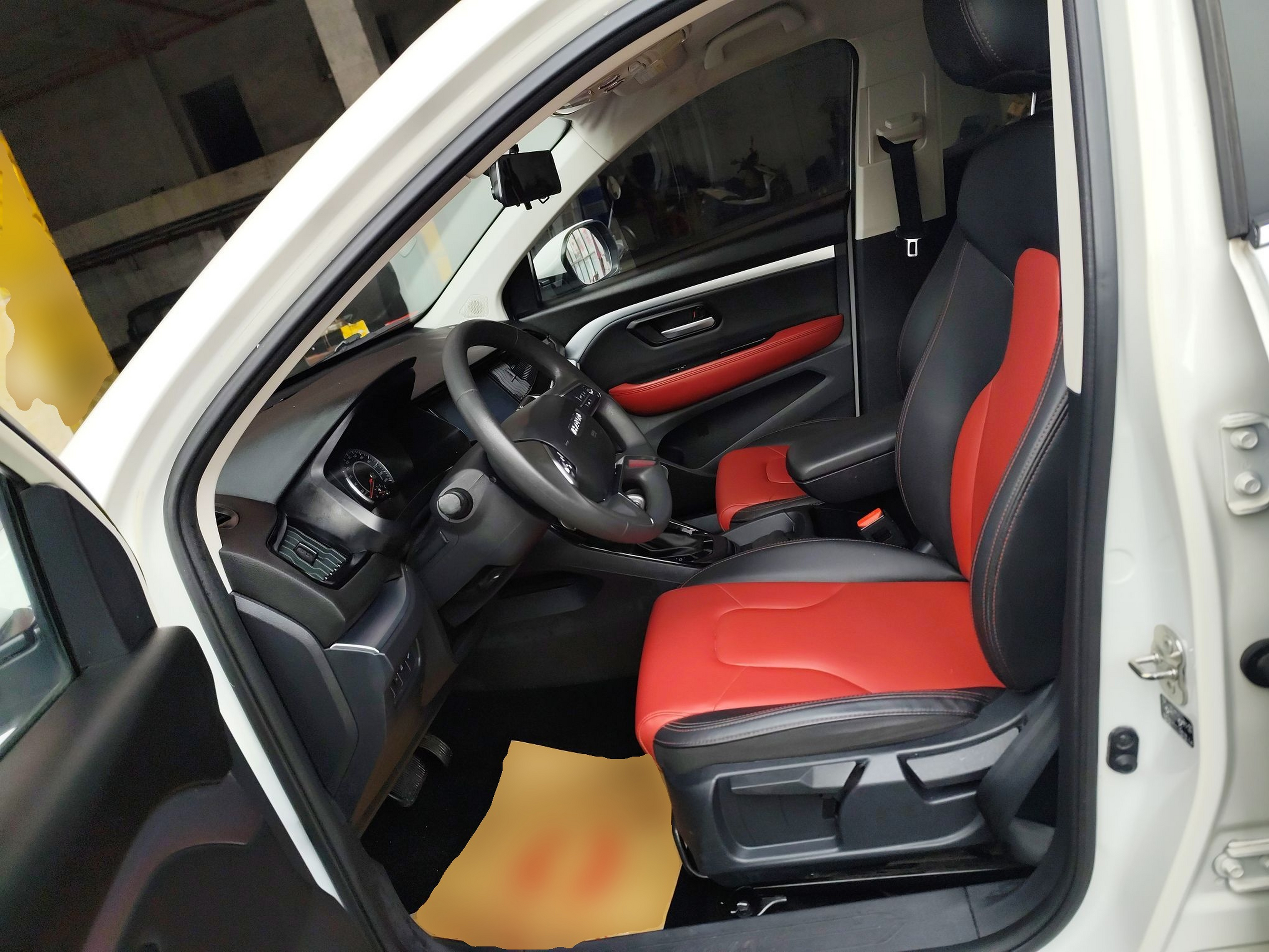 المقاعد الأمامية داخل السيارة