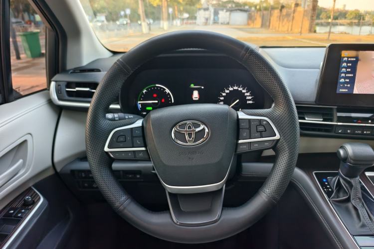 Used Toyota Granvia 2024 2.5L Hybrid Comfort Edition