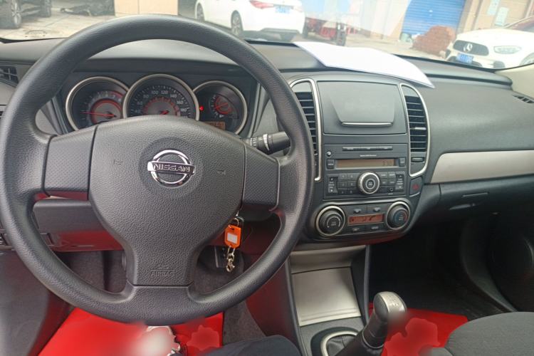 Used Nissan Sylphy 2016 Classic 1.6XE Manual Leading Edition Center Console