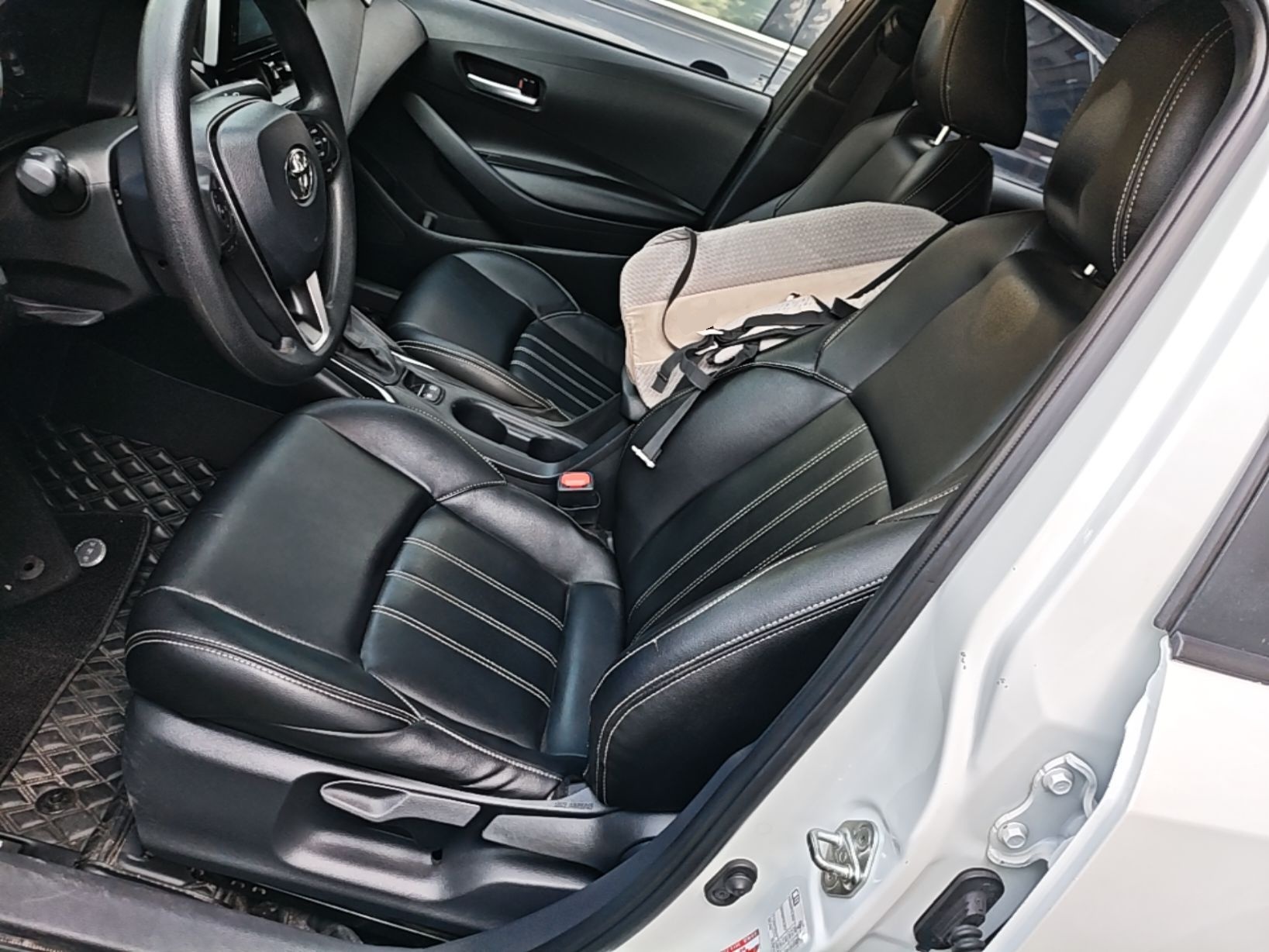 Vordere Reihe im Auto