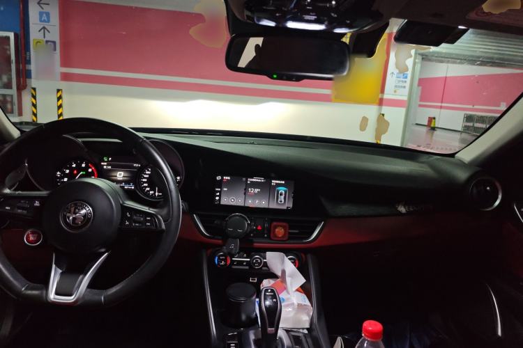 Used Alfa Romeo Giulia 2021 2.0T 280HP Luxury Edition Center Console