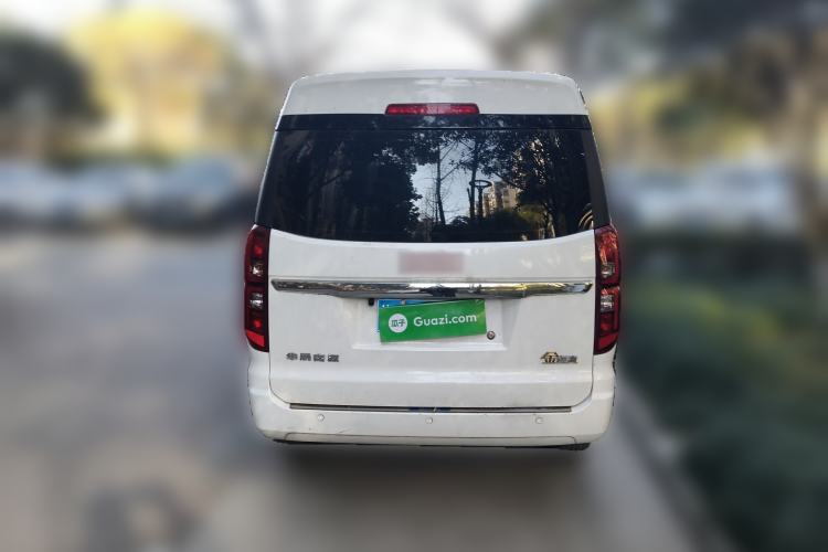 Used Jinbei Gold Hiace 2023 1.5L Passenger Vehicle Engineering Lion 5/6/7 Seater
