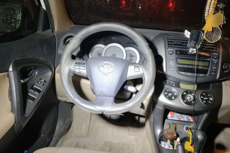 Used Toyota RAV4 2011 2.0L Automatic Luxury Edition Steering Wheel