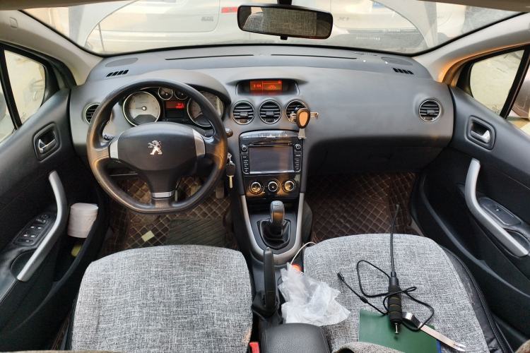 Used Peugeot 408 2013 2.0L Manual Comfort Edition Center Console