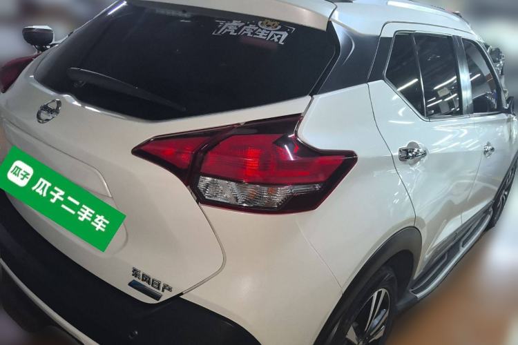 Used Nissan Kicks 2017 1.5L CVT Smart Drive Edition Rear Right 45 Deg