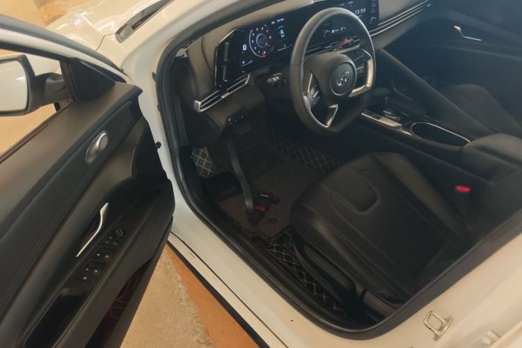 Used Hyundai Elantra 2021 1.5L CVT GLX Elite Edition Driver Seat