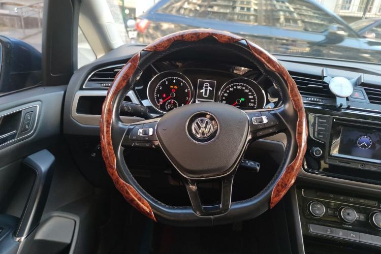 Used Volkswagen Touran 2016 Volkswagen Touran L 280TSI DSG Comfort Edition
