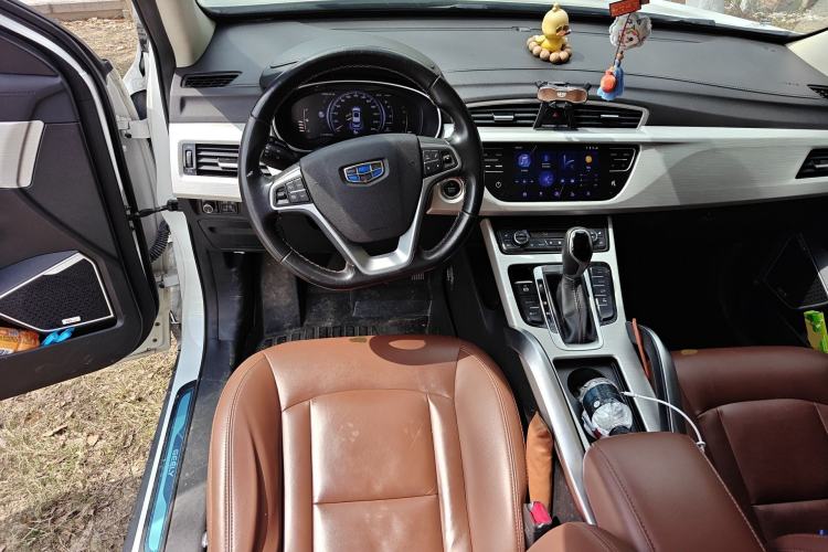 Used Geely Auto Emgrand X7 Sport 2018 1.8TD Automatic Two-Wheel Drive ZhiZun Model with 4G Connectivity Steering Wheel