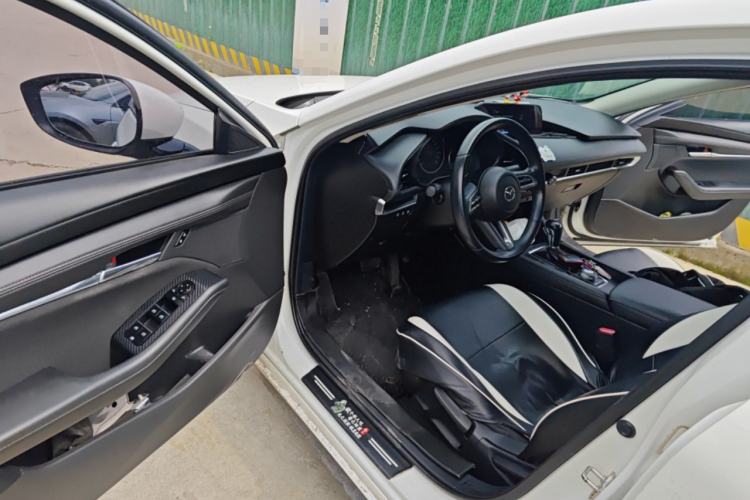 Used Mazda 3 Axela 2021 2.0L Automatic ZhiXuan Edition Driver Seat
