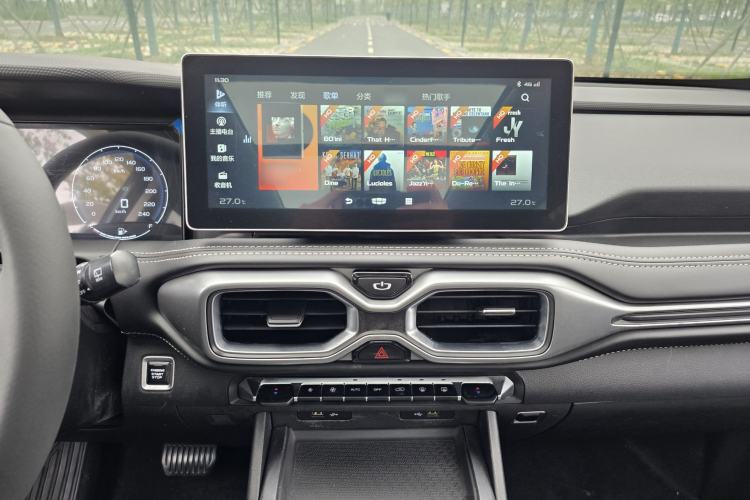 Used Geely Auto Haoyue 2020 1.8TD DCT Luxury Model 5 Seats Audio And AC Panel