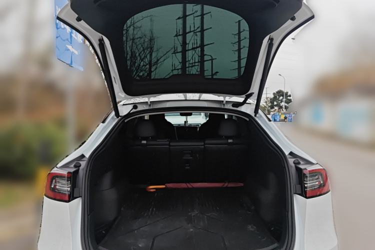 Used Tesla Model Y 2023 Rear-Wheel-Drive Version
