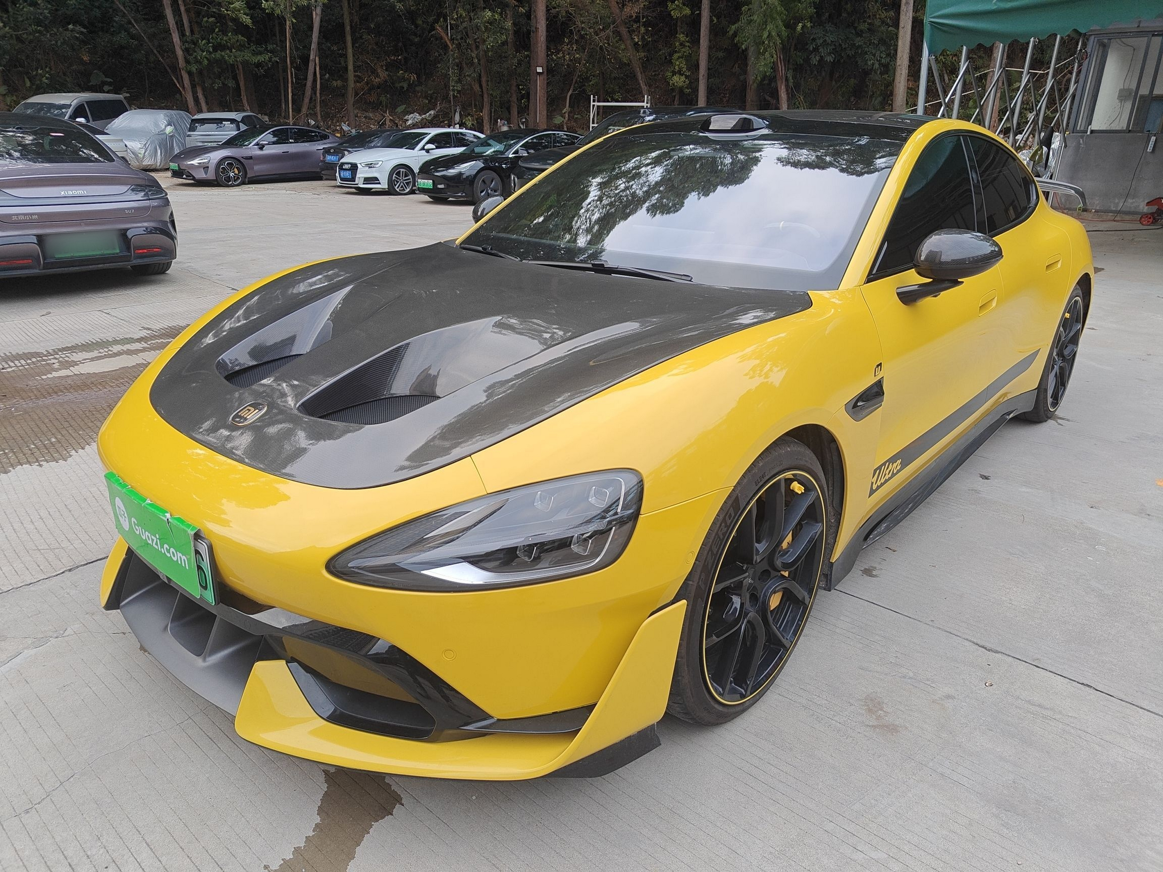 تحت مقدمة السيارة