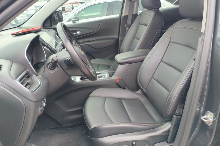 Used Chevrolet Equinox 2017 550T Automatic All-Wheel-Drive Top-Tier Version Left Front Seat