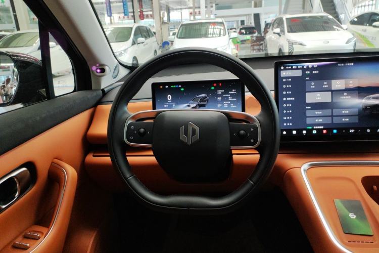 Used Leapmotor C16 2026 Extended-Range 280 LiDAR Zhizun Edition 5 Seats Steering Wheel