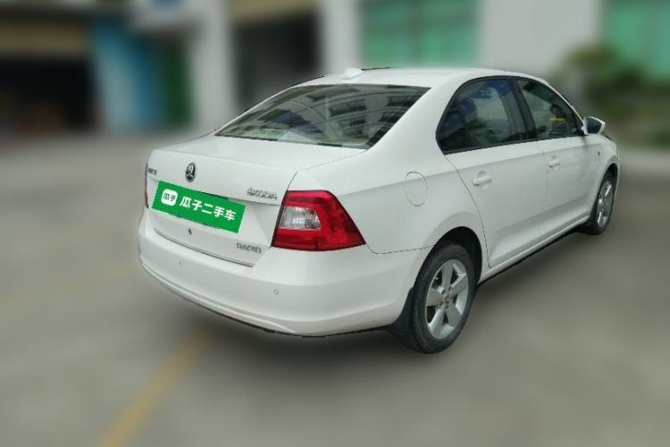 Used Skoda Rapid 2015 1.6L Automatic Smart Selection Model
