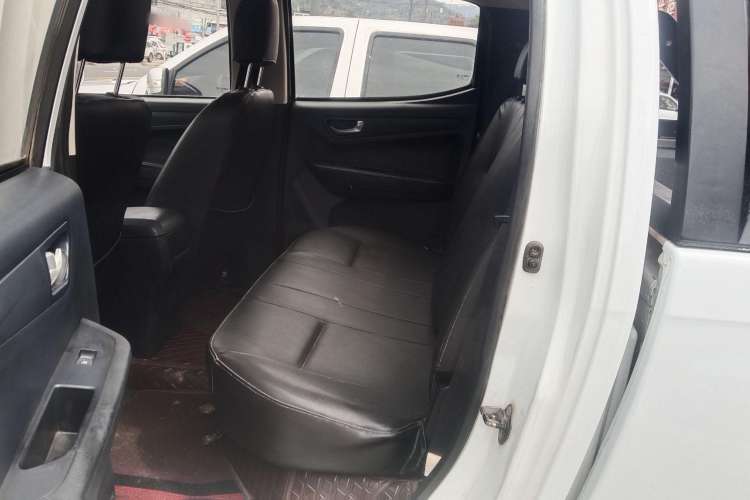 Used Isuzu JLM 2018 2.5T Two-Wheel Drive Diesel Luxury Version with Extended Cargo Bed JE4D25Q5A