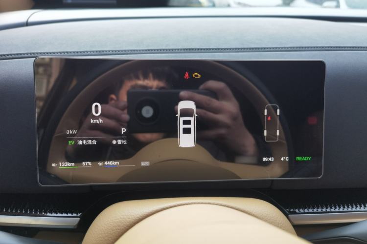 Used VOYAH Dream 2025 PHEV Four-Wheel Drive Excellence Kunpeng Edition
